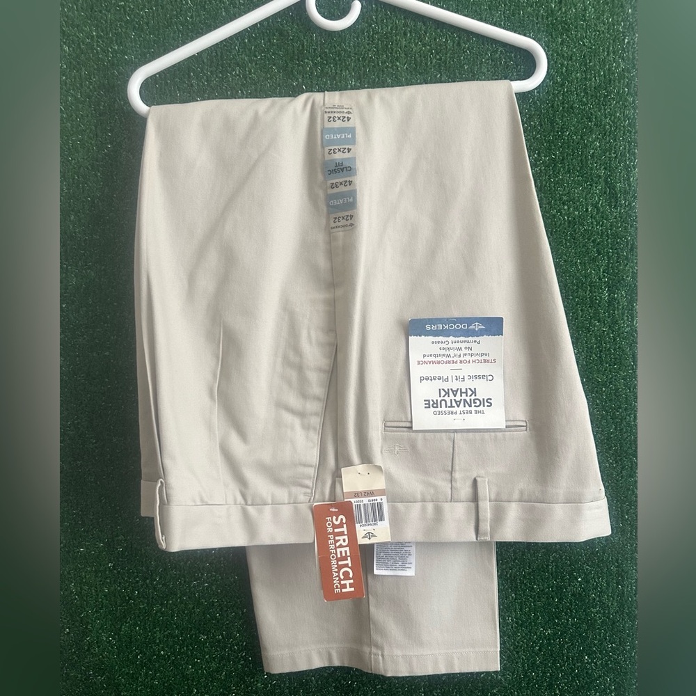Dockers Signature Khaki Stretch Pants new with tag
